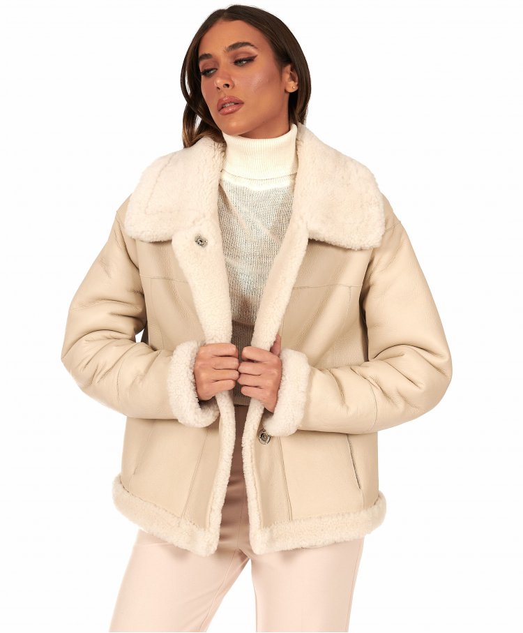 Montone shearling color crema con colletto camicia